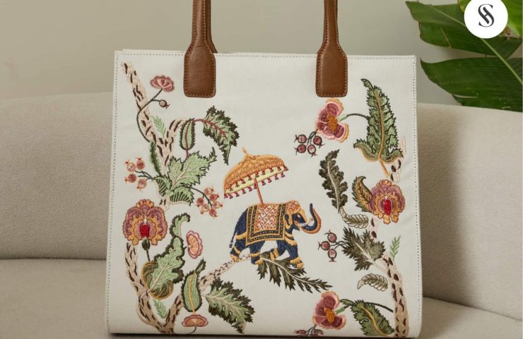 royal jungle tote bags